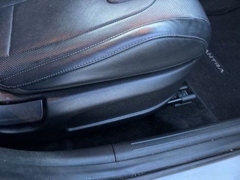 Used 2022 Hyundai Elantra Limited image 42