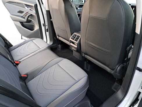 New 2025 Volkswagen Tiguan SE image 11