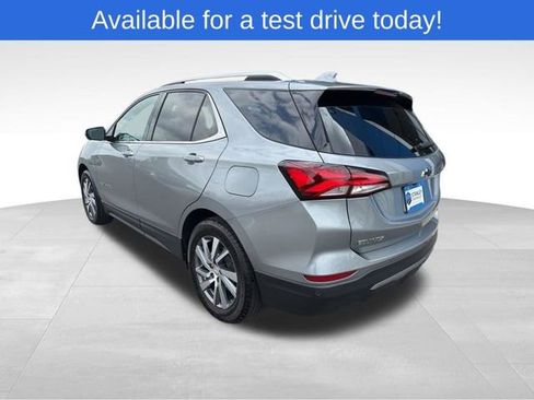 Used 2023 Chevrolet Equinox Premier image 3