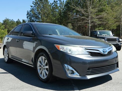 Used 2014 Toyota Camry XLE w/ Leather Package image 3