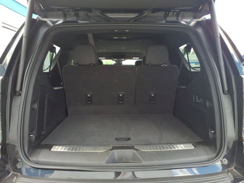 Used 2025 Chevrolet Suburban High Country AWD/4WD image 18