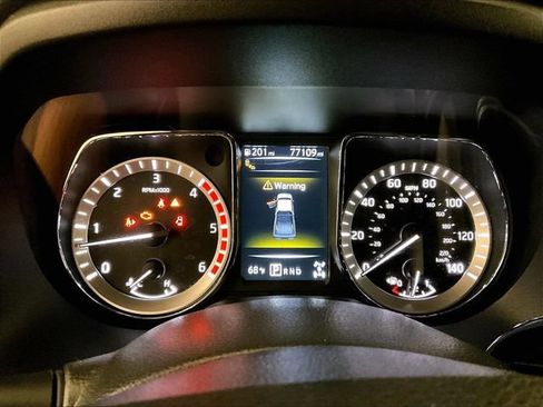 Used 2018 Nissan Titan SL w/ Chrome Package AWD/4WD image 19