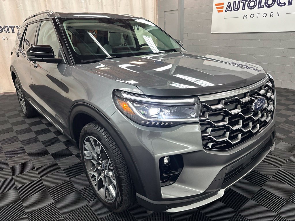 Used 2025 Ford Explorer Platinum w/ Ultimate Package AWD/4WD image 2