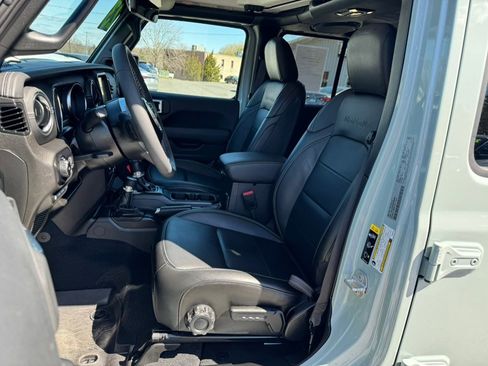 Used 2023 Jeep Wrangler Sahara image 14