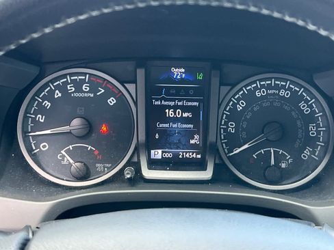 Used 2021 Toyota Tacoma TRD Off-Road w/ Technology Package image 26