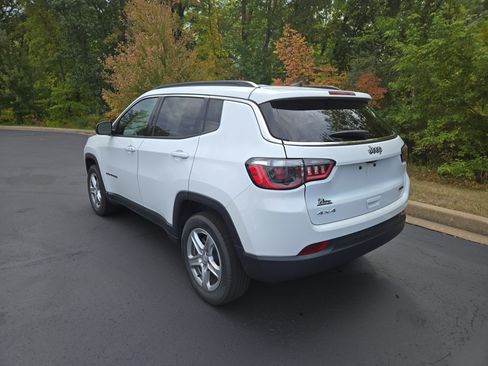 Used 2024 Jeep Compass Latitude image 6