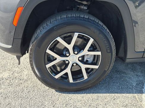 Used 2025 Jeep Grand Cherokee L Limited w/ Luxury Tech Group II image 10