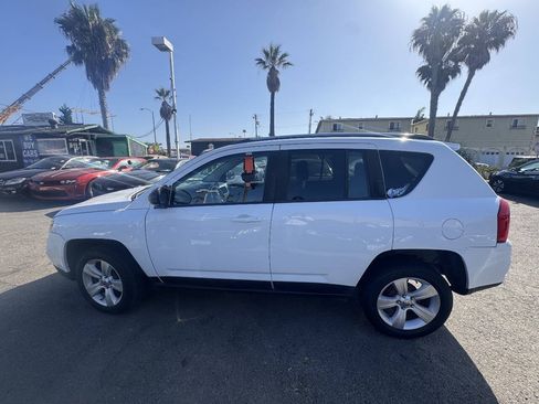 Used 2012 Jeep Compass Sport FWD image 4