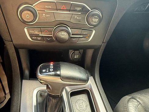 Used 2019 Dodge Charger SXT w/ Leather Interior Group RWD image 10