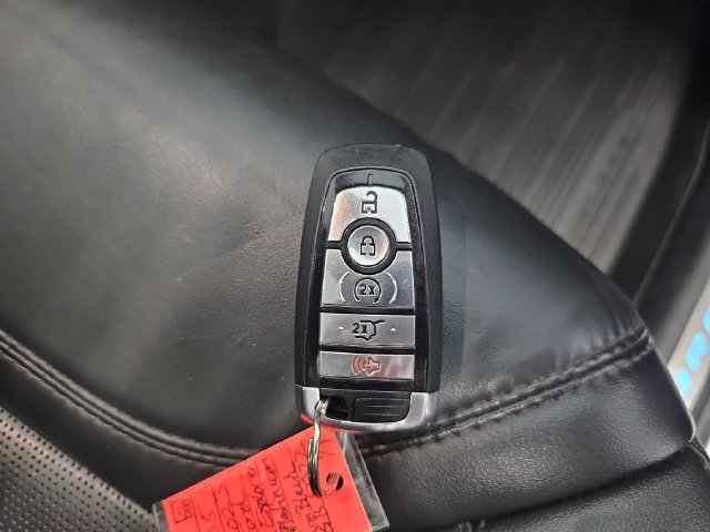 Used 2023 Ford Explorer Platinum w/ Technology Package AWD/4WD image 28