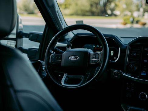 Used 2023 Ford F150 Lariat w/ Trailer Tow Package image 12