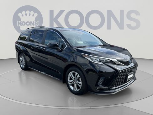 Used 2023 Toyota Sienna XSE w/ XSE Plus Package AWD/4WD image 10