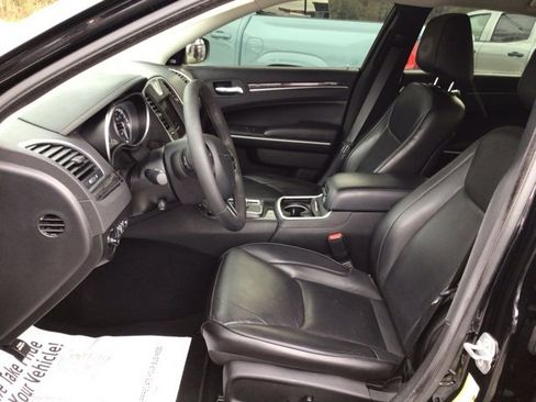 Used 2023 Chrysler 300 Touring L w/ Comfort Group image 6