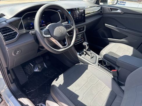 New 2026 Volkswagen Taos SE FWD image 10