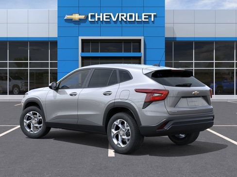 New 2026 Chevrolet Trax LS w/ LS Convenience Package FWD image 3