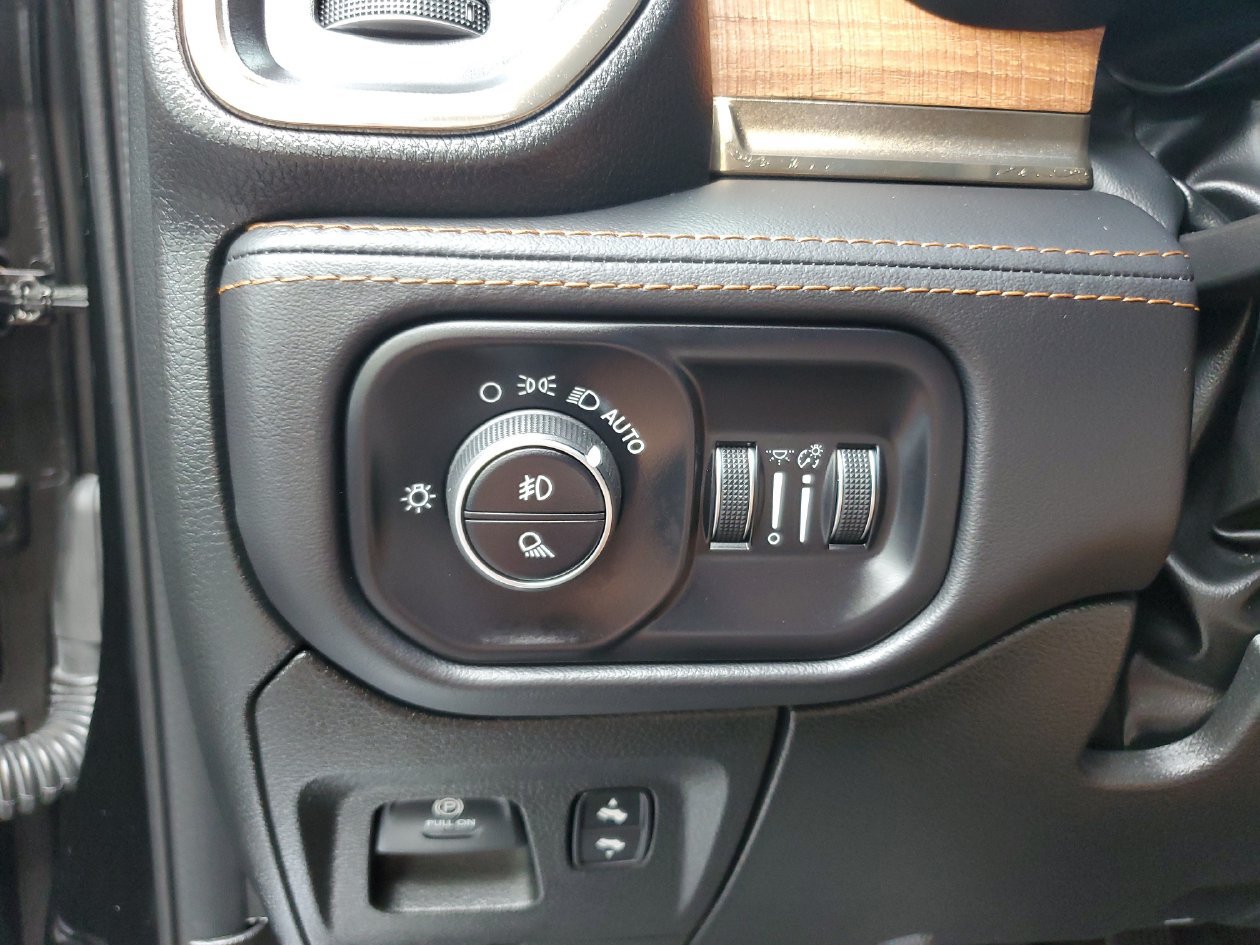 Used 2024 RAM 1500 Limited AWD/4WD image 30