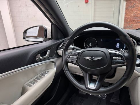 Used 2025 Genesis G70 2.5T image 13