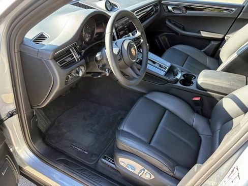 Certified 2025 Porsche Macan image 19