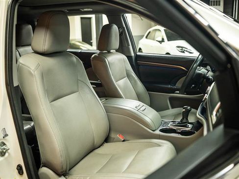 Used 2016 Toyota Highlander Limited Platinum AWD/4WD image 15