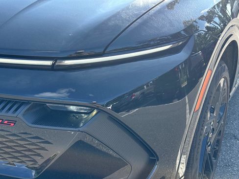 New 2025 Chevrolet Equinox EV RS image 9