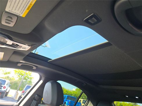 Used 2024 Alfa Romeo Stelvio Veloce image 29