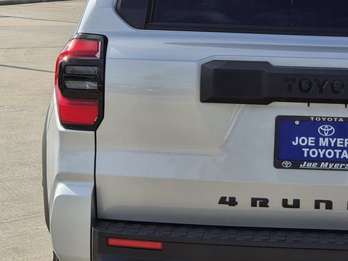 Used 2025 Toyota 4Runner SR5 RWD image 10