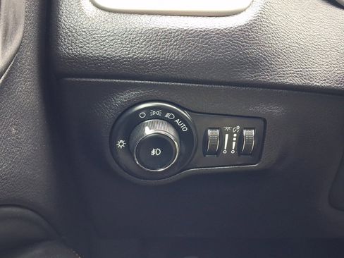 Used 2019 Jeep Compass Latitude w/ Popular Equipment Group image 22