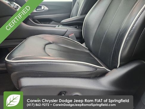 Certified 2025 Chrysler Pacifica Limited image 20