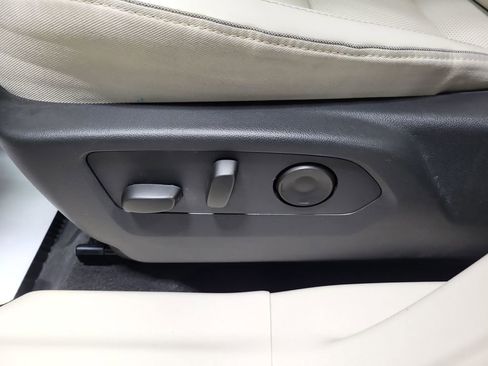 Used 2022 Buick Envision Essence w/ Safety Package image 32