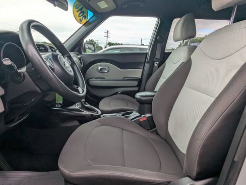 Used 2018 Kia Soul FWD image 18