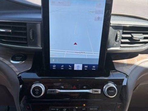 Used 2022 Ford Explorer Platinum w/ Equipment Group 601A image 5