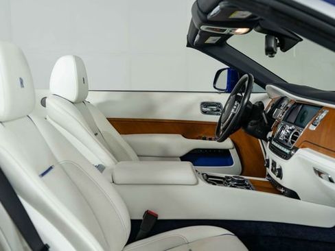 Used 2017 Rolls-Royce Dawn RWD image 27