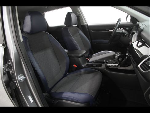 Used 2024 Kia Seltos S AWD/4WD image 19