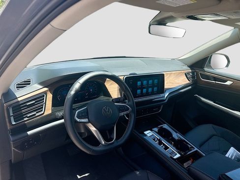 Used 2025 Volkswagen Atlas SE AWD/4WD image 10