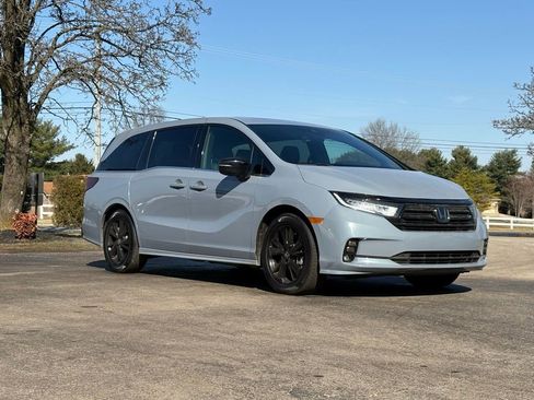 Used 2024 Honda Odyssey Sport image 2