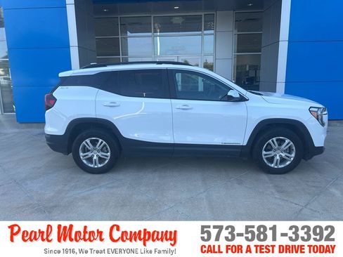 Used 2022 GMC Terrain SLE w/ Driver Convenience Package AWD/4WD image 3