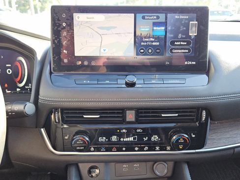 Used 2025 Nissan Rogue Platinum w/ Platinum Premium Package FWD image 8