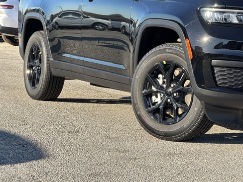 New 2025 Jeep Grand Cherokee L Altitude image 3