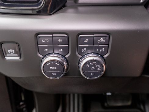Used 2024 GMC Sierra 1500 AT4 w/ Technology Package AWD/4WD image 32