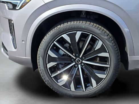 Certified 2026 Volvo XC90 B6 Plus w/ Protection Package Premier AWD/4WD image 33