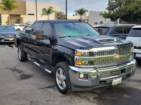 Used 2019 Chevrolet Silverado 2500 LT w/ LT Convenience Package RWD image 3