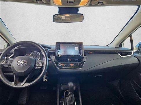 Used 2022 Toyota Corolla LE image 19