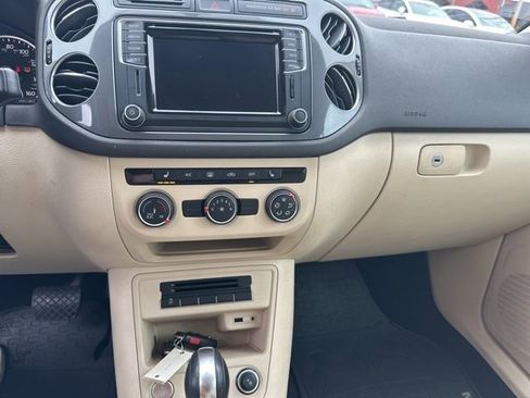 Used 2016 Volkswagen Tiguan SE image 18