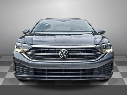 Used 2024 Volkswagen Jetta SE FWD image 2