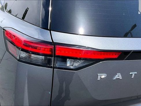 Certified 2024 Nissan Pathfinder SV FWD image 23