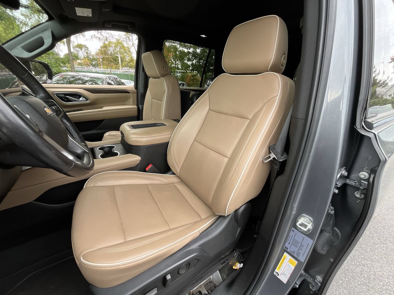 Used 2021 Chevrolet Tahoe Premier w/ Premium Package AWD/4WD image 5