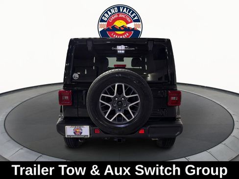 Used 2024 Jeep Wrangler Sahara image 7
