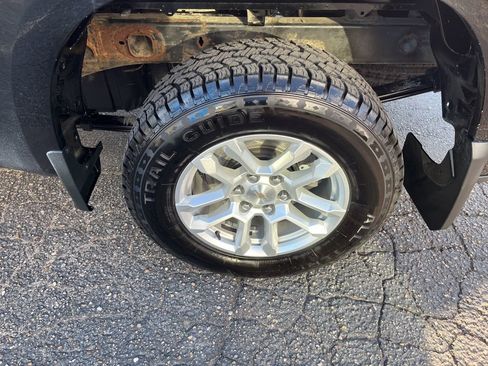 Used 2024 Chevrolet Silverado 1500 LT image 7