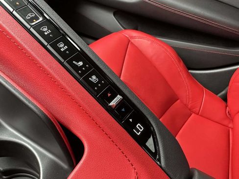 Used 2022 Chevrolet Corvette Stingray Preferred Conv w/ Z51 Performance Package RWD image 17