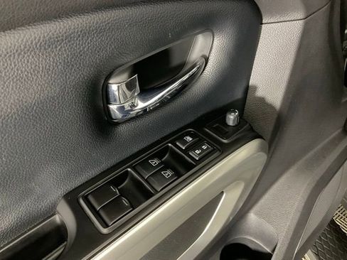 Used 2018 Nissan Titan SV w/ SV Convenience Package image 27